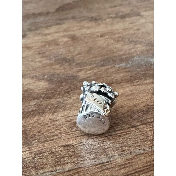 Pandora Love Bouquet charm - Picture 5 of 5